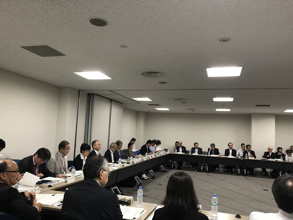 2018年9月21日に開催された社会資本整備審議会建築分科会の様子（写真：日経ホームビルダー）