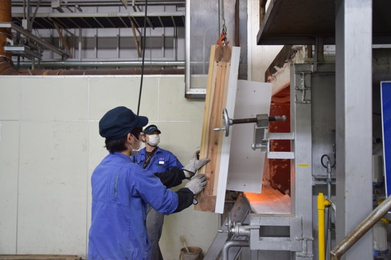 基準があいまいなオーバーハング部の防火性能を実験で検証 日経クロステック Xtech