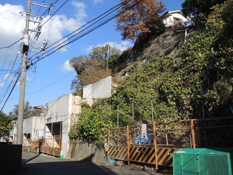 施工中に3度も崩落 崖地の住宅で横浜市が初の行政代執行 日経クロステック Xtech 施工中に3度も崩落 崖地の住宅で横浜市が初の行政代執行 日経クロステック Xtech