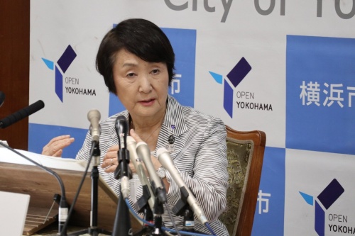 横浜市庁舎でIR誘致を決断した理由を説明する林文子市長(写真:日経アーキテクチュア)