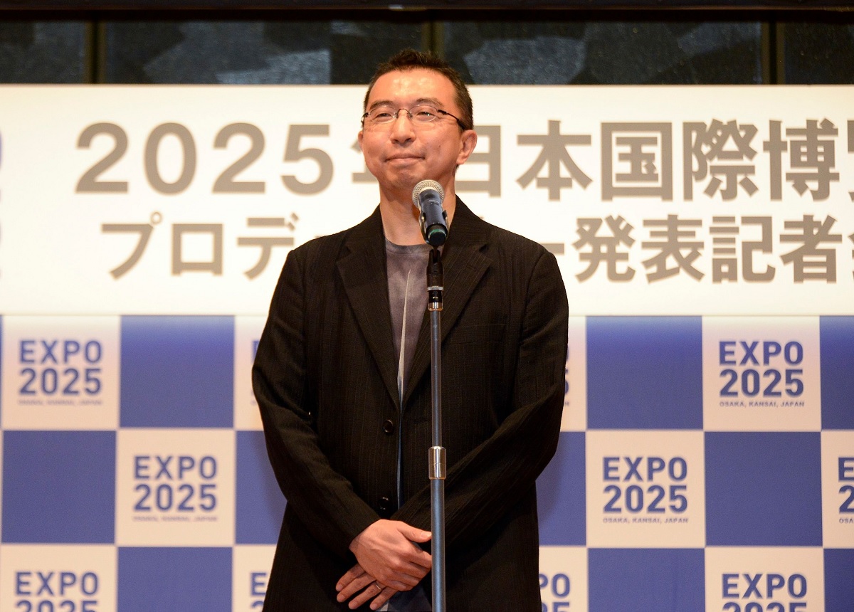 会場デザインプロデューサーに就任した、建築家の藤本壮介氏。藤本壮介建築設計事務所を主宰している（写真：2025年日本国際博覧会協会）