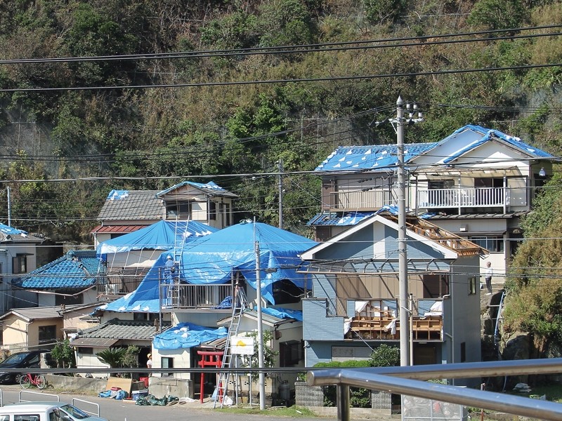 「瓦屋根」の台風被害に一手、国交省が告示基準を改正へ