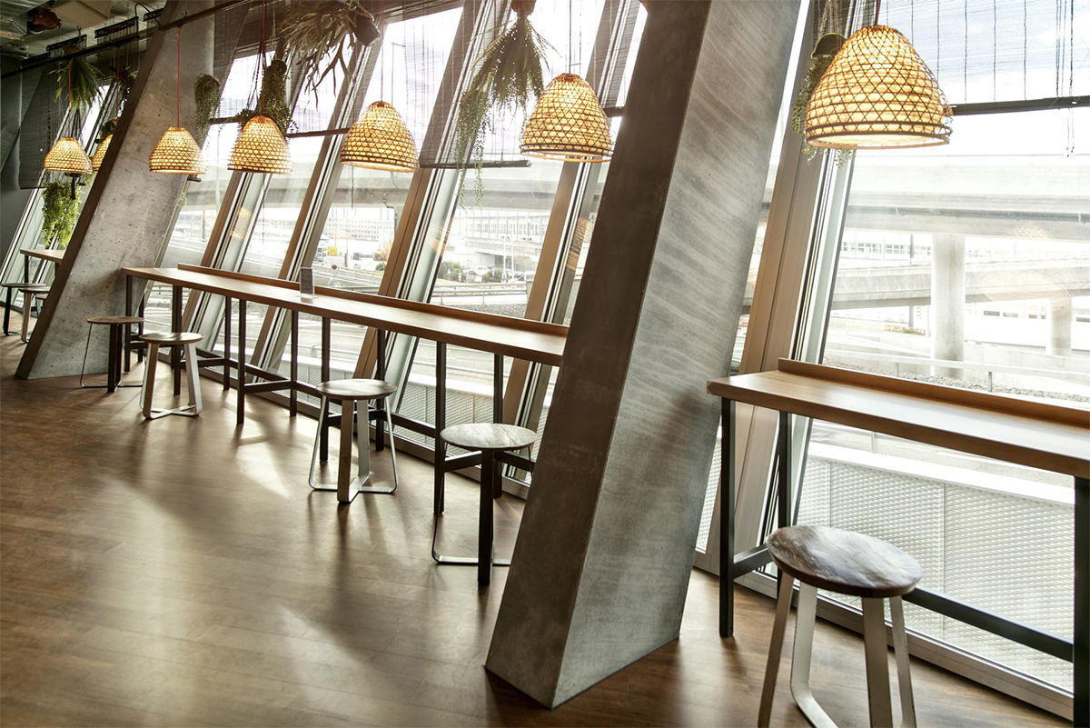 店舗内で露出するPCaの柱（写真：Zurich Airport）