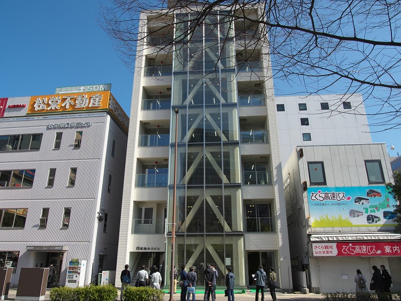 国内初の7階建て「純木造ビル」を徹底解剖、束ね柱で脱炭素の旗手に