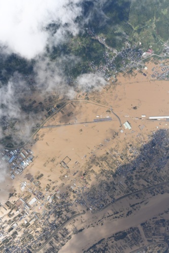 東日本台風で浸水した長野市長沼地区周辺。19年10月13日撮影（写真：国土地理院）
