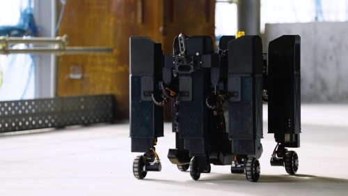 ソニーグループが開発している「6脚車輪構成」の移動ロボットの検証機（写真：清水建設、ソニーグループ）