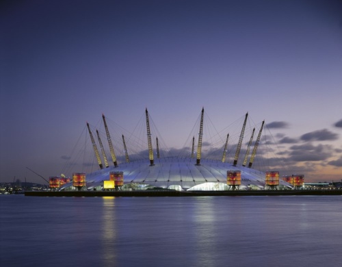 英ロンドン南東部のグリニッジ半島に立つ世界最大規模のドーム「ミレニアムドーム」。1999年竣工（写真：Grant Smith）