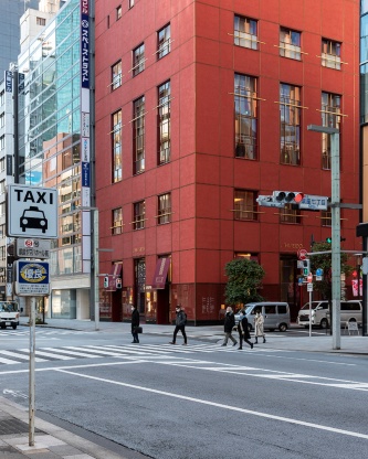 東京銀座資生堂ビルは地下2階、地上11階建て。2000年に竣工した（写真：日経クロステック）