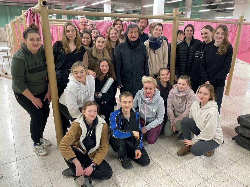 ウクライナ難民施設に紙管ユニットを次々導入 ポーランドで坂茂氏が設営支援 日経クロステック Xtech ウクライナ難民施設に紙管ユニットを次々導入 ポーランドで坂茂氏が設営支援 日経クロステック Xtech