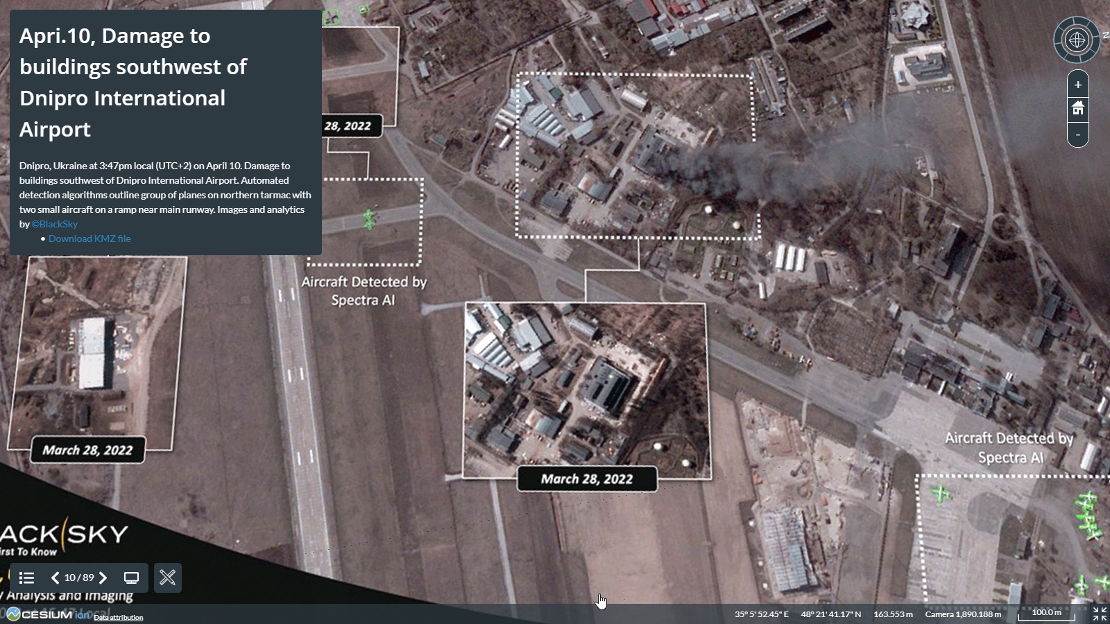 ウクライナ衛星画像マップより。ウクライナ東部ドニプロ、ロシア軍による砲撃を受けて完全に破壊されたと伝えられるドニプロ国際空港。4月10日の画像で、提供元である米ブラックスカイ（BlackSky）は、上の画面のように破壊前の様子を組み合わせて配信している（資料：Satellite Images Map of Ukraine）