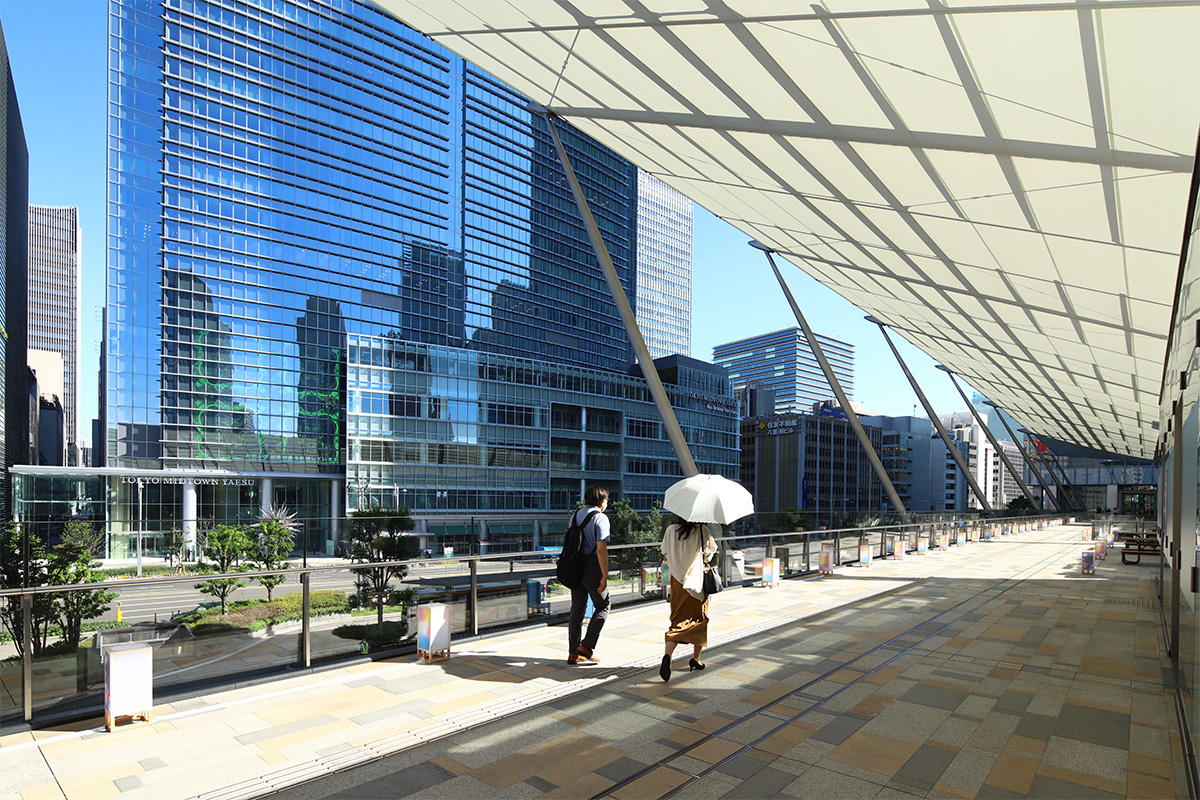 東京駅側から「東京ミッドタウン八重洲」を見る（写真：安川 千秋）