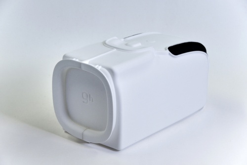 新開発したFRP(繊維強化プラスチック)製カプセル「9h sleep dock」。写真は3Dプリンターで製作したモックアップ。実物の外形サイズは約1.2m×約1.2m×約2.3m(写真:ヤマハ発動機)