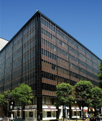 1966年9月に竣工した国際ビルの外観。用途は事務所と店舗（写真：三菱地所）