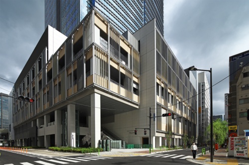 2022年9月に移転開校した中央区立城東小学校。南側から見た外観(写真:安川 千秋)