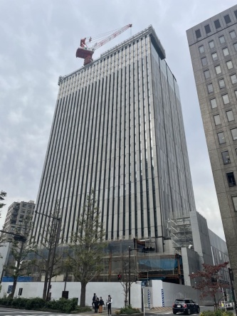 建設中の川崎市新本庁舎は川崎市川崎区宮本町に位置する。発災当時、火元の24階では内装工事を進めていた。2022年10月27日撮影（写真：日経クロステック）