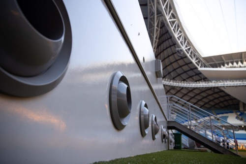 Al Janoub Stadiumのピッチ脇に設けた通気口(写真:Supreme Committee for Delivery and Legacy)