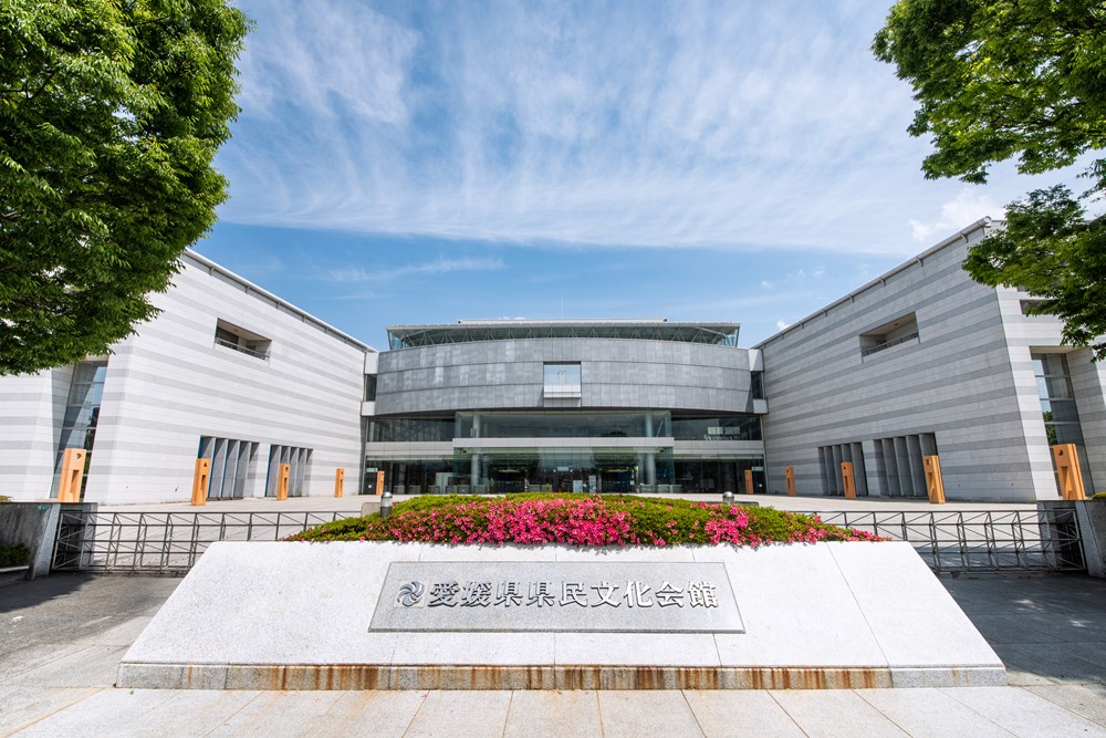 愛媛県県民文化会館の外観（写真：愛媛県文化振興財団）