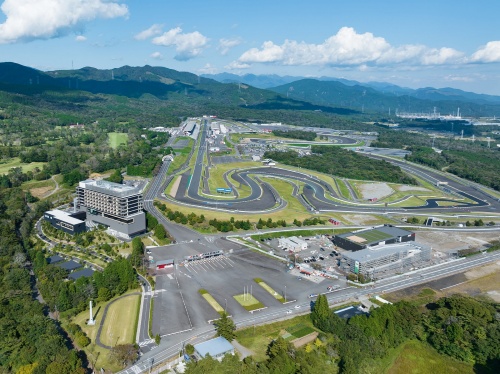 富士モータースポーツフォレストは、1966年に開業した「富士スピードウェイ」を中核とするレジャー施設になる（写真：富士スピードウェイホテル）