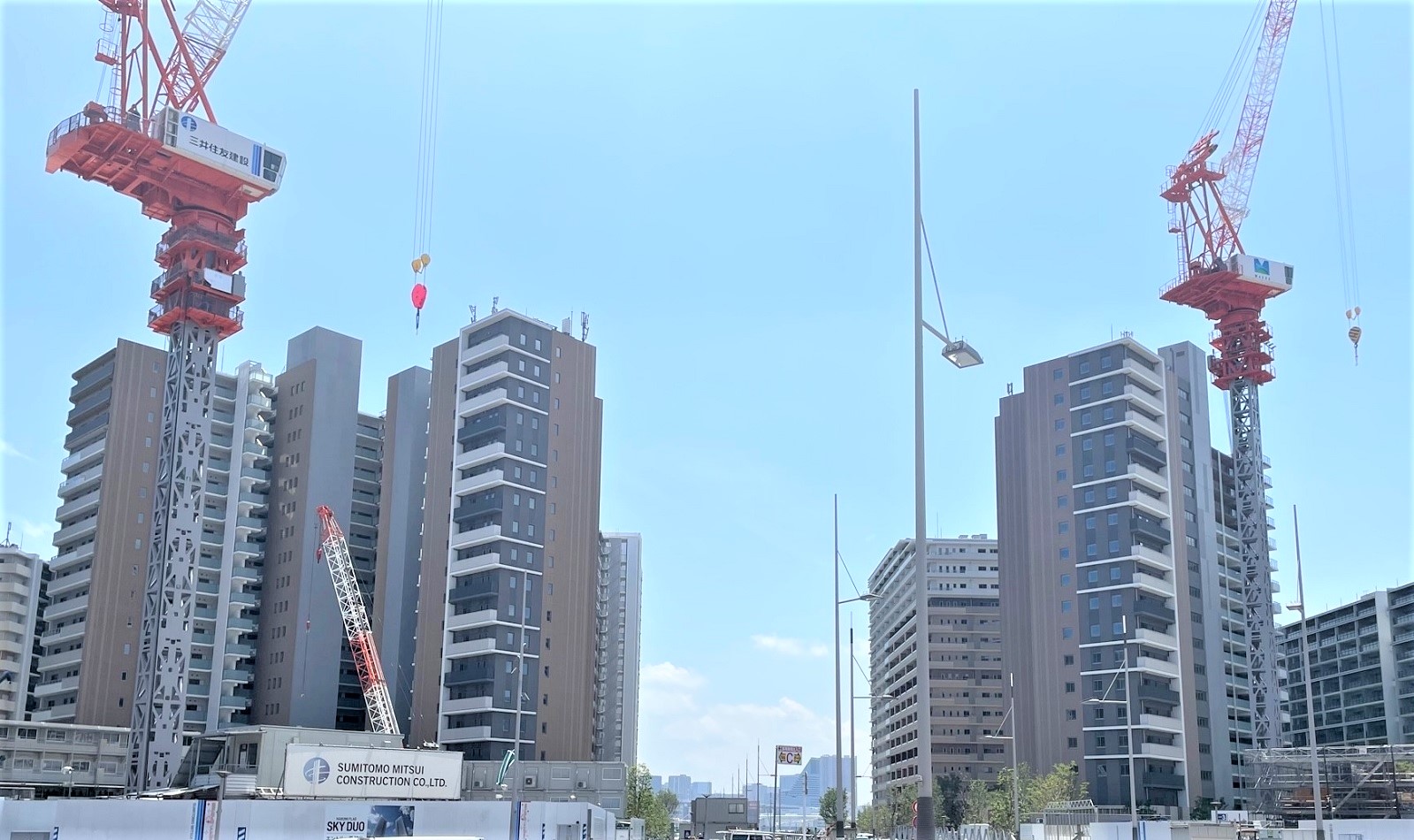 SUN VILLAGEとPARK VILLAGEで建設中のタワー棟（写真：三井不動産レジデンシャル）