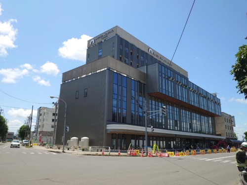 施工不良が見つかったJR横手駅東口の再開発ビル(写真:横手市)