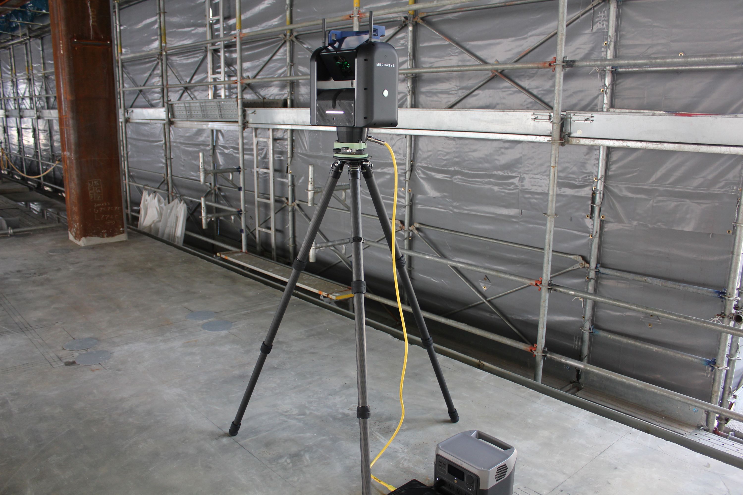 実寸大の設計図面を「レーザー」で投影、戸田建設の現場で実演 | 日経