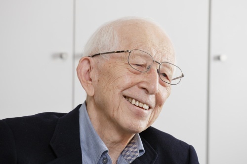 写真は日経アーキテクチュア創刊40周年の特別企画でインタビューに答える槇氏。2016年に撮影(写真:山田 愼二)