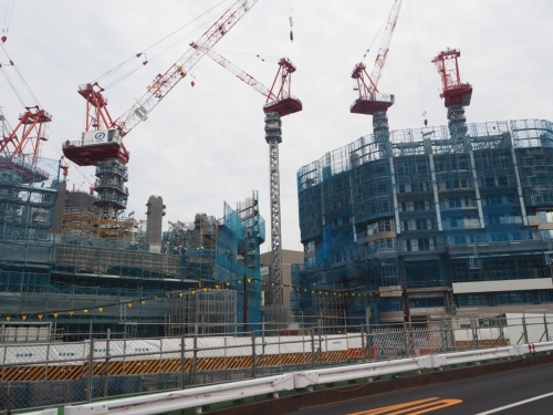 建設中の「ザ 豊海タワー マリン&スカイ」(豊海タワー)。工事は着々と進んでいた。2024年7月26日撮影(写真:日経クロステック)