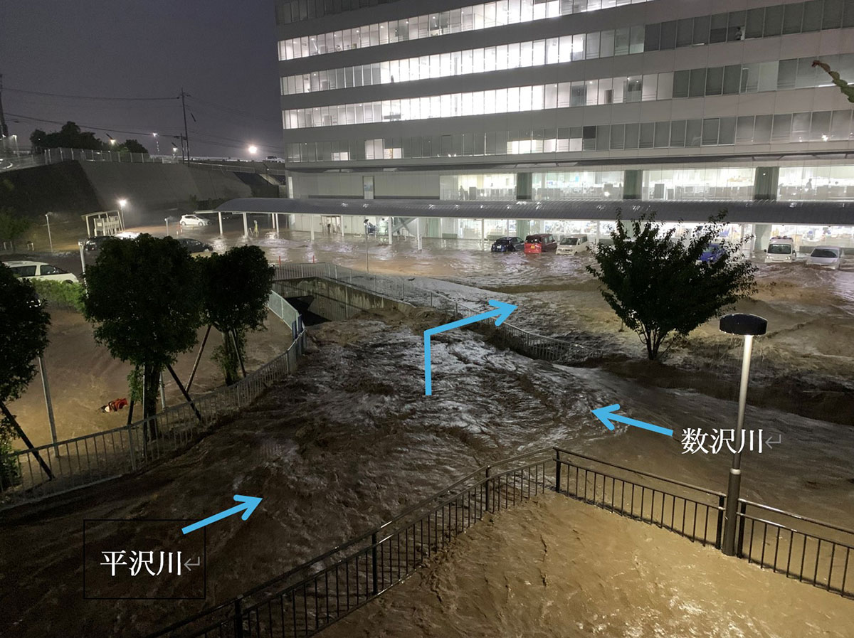 2023年9月8日の午後6時6分過ぎに、数沢川と平沢川の合流箇所から水があふれた時の様子（写真：日立市庁舎安全対策計画）