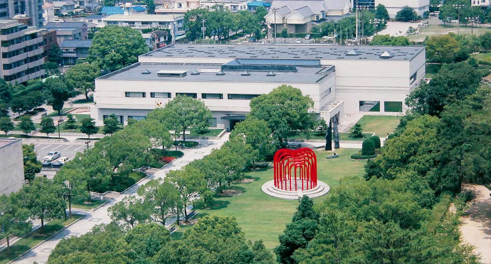 広島県福山市の「ふくやま美術館」。佐藤総合計画が設計し、1988年に開館した（写真：福山観光コンベンション協会）