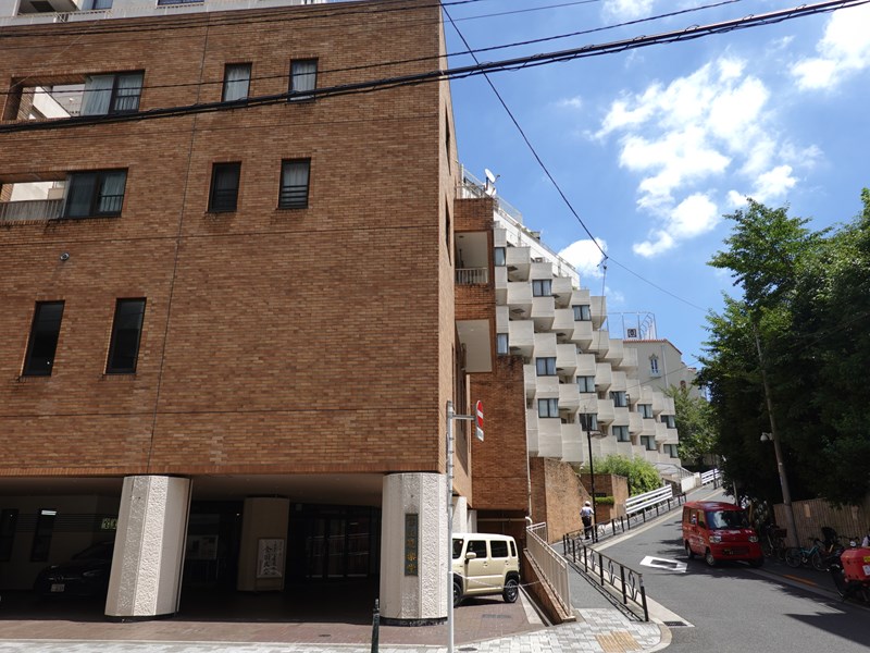 桜蔭学園が東京都を提訴、隣地のマンション建て替えに関する総合設計許可巡り