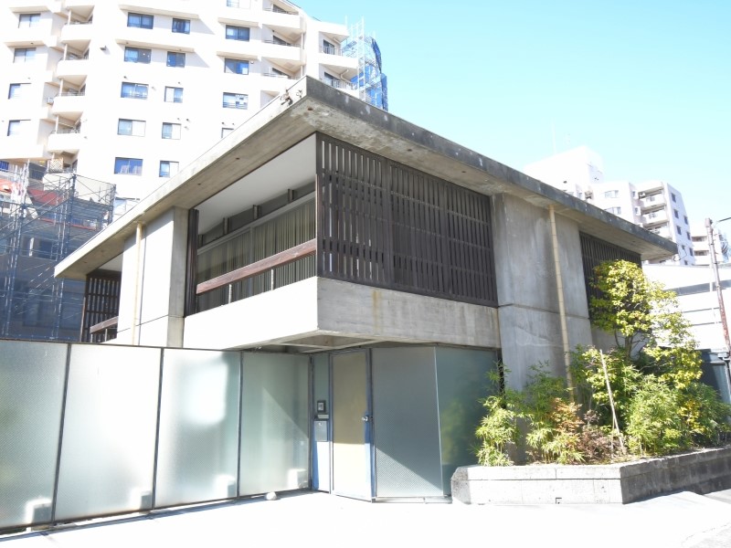 「スカイハウス」が戦後住宅で初の重要文化財に、「太陽の塔」含む計8件を指定へ