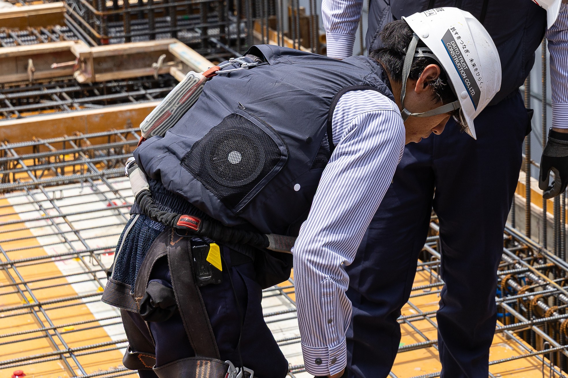 大東建託がペルチェとファンのダブル搭載ベスト開発、熱中症対策で重ね