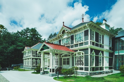 旧三笠ホテルの外観2(写真:長野県軽井沢町、日比谷花壇)