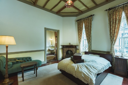 客室の展示。ホテルとしては営業しておらず、宿泊はできない(写真:長野県軽井沢町、日比谷花壇)