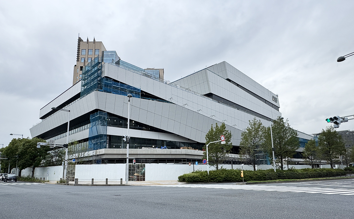 テレビ朝日の複合エンタメ施設が26年3月開業、湾岸エリアで建設中の