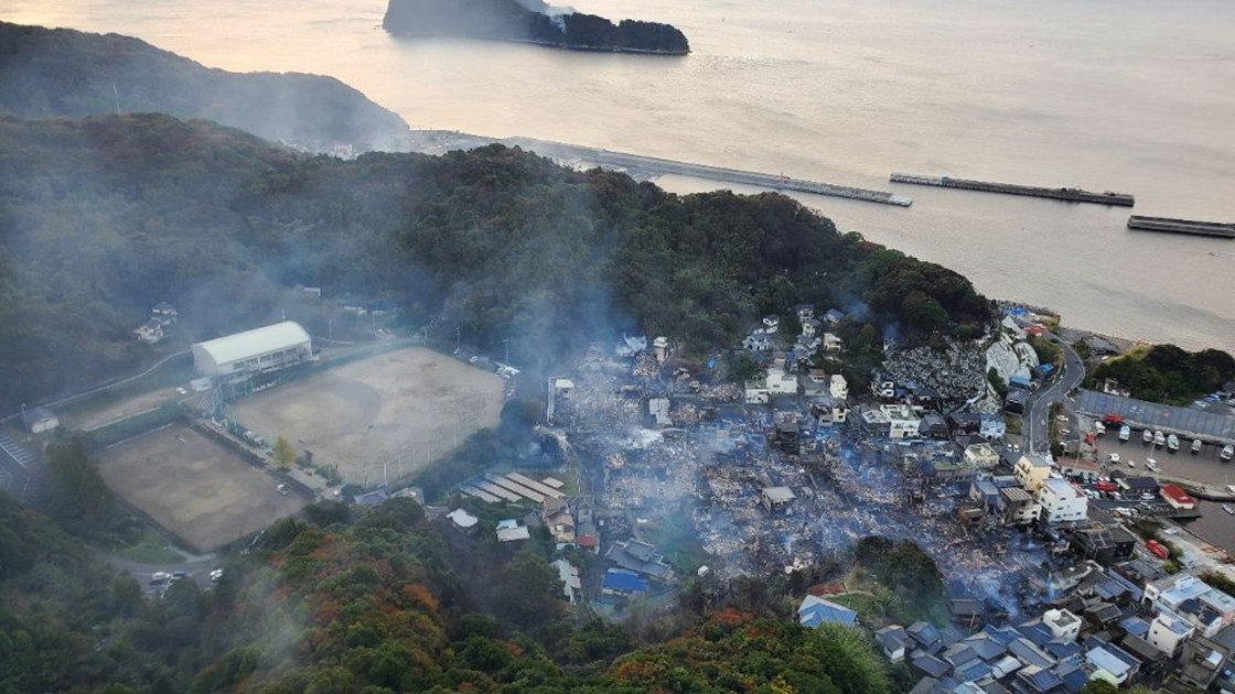 大分市佐賀関で延焼170棟超の火災、集落は住宅が近接し延焼しやすい構造