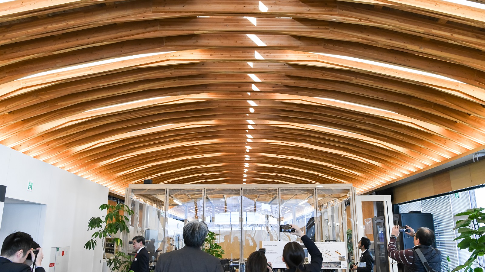 清水建設が東京木工場建て替え、一般流通材使う木造アーチなど新技術採用