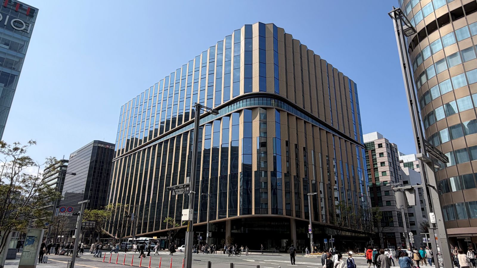 大型店立地と商店街再構築―地方都市中心市街地の再生にむけて (福島大学叢書新シリーズ) 大型店立地と商店街再構築―地方都市中心市街地の再生にむけて (福島