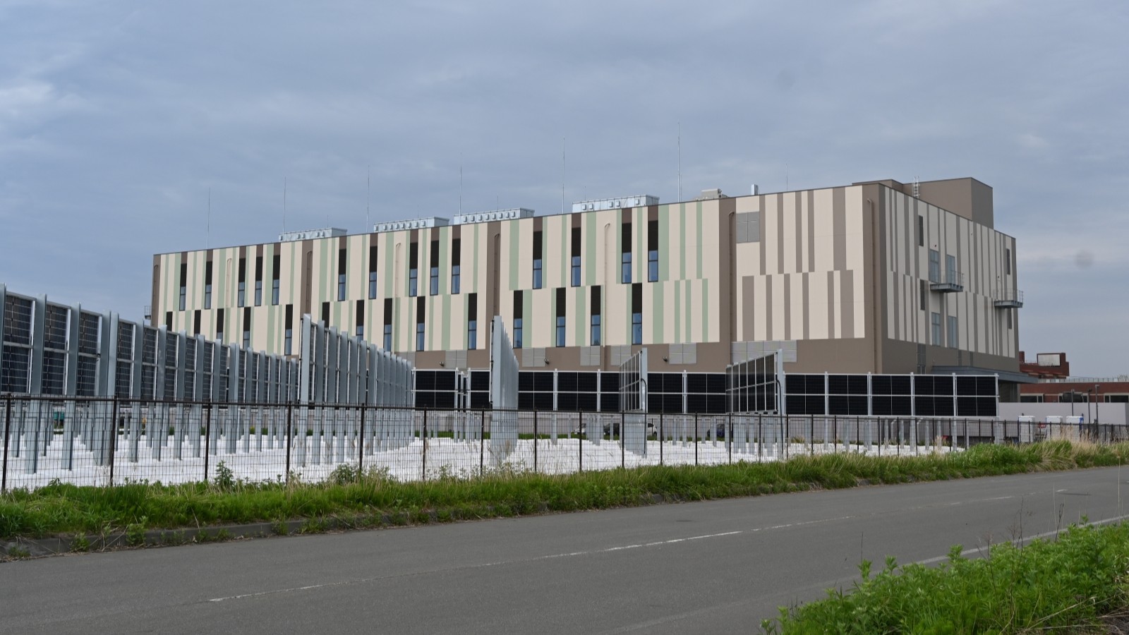 早稲田大学の理工キャンパス大再編、新52号館は既存校舎をまたいで増築