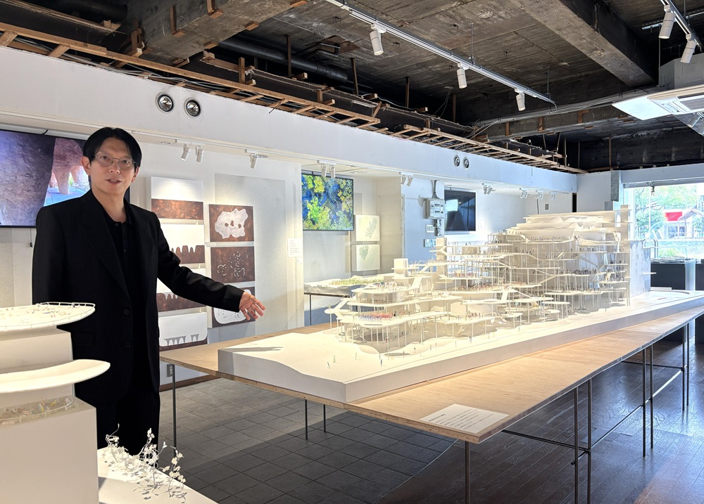 中止乗り越え「石上純也展」が別会場で開幕、岐路に立つ徳島の新ホール