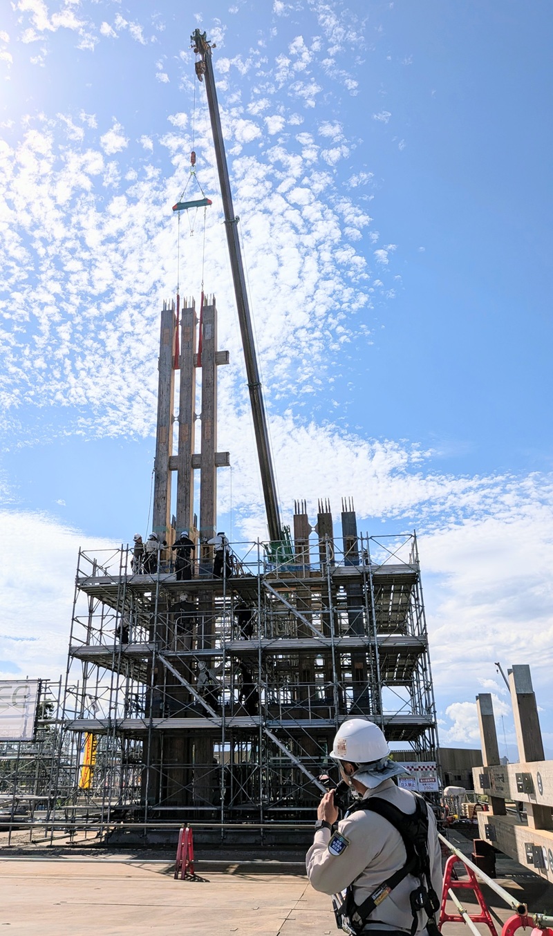 鹿島が園芸博の60m木造タワー「KAJIMA TREE」の現場を初公開 | 日経