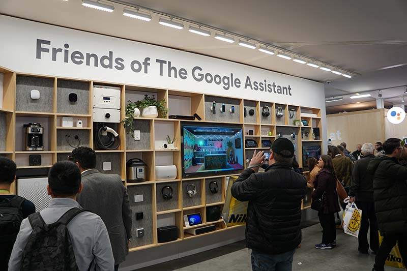 様々なデバイスがGoogle Assistantに対応していることを示した