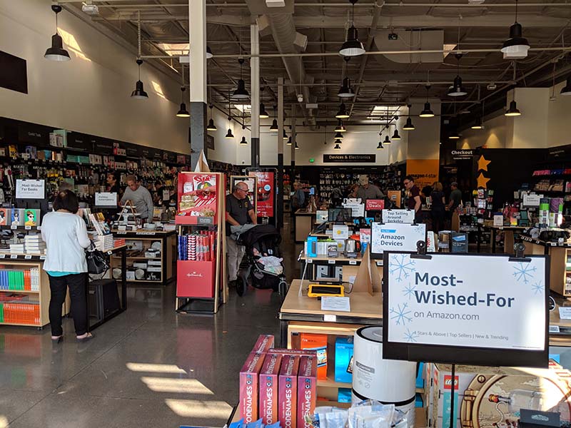 Amazon 4-starの店内