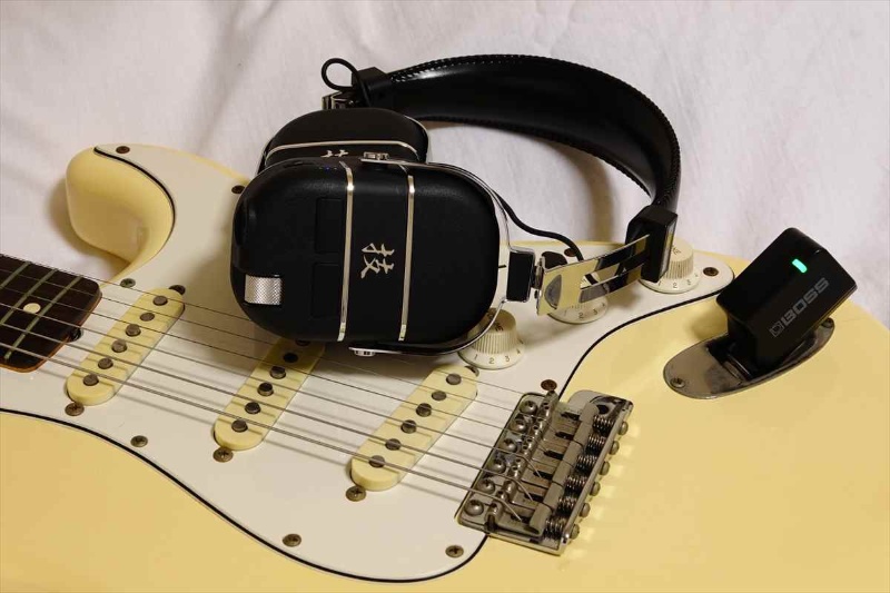 エレキギターを自宅で思う存分弾ける ヘッドホン型アンプ Waza Air を試した 2ページ目 日経クロステック Xtech エレキギターを自宅で思う存分弾ける ヘッドホン型アンプ Waza Air を試した 2ページ目 日経クロステック Xtech