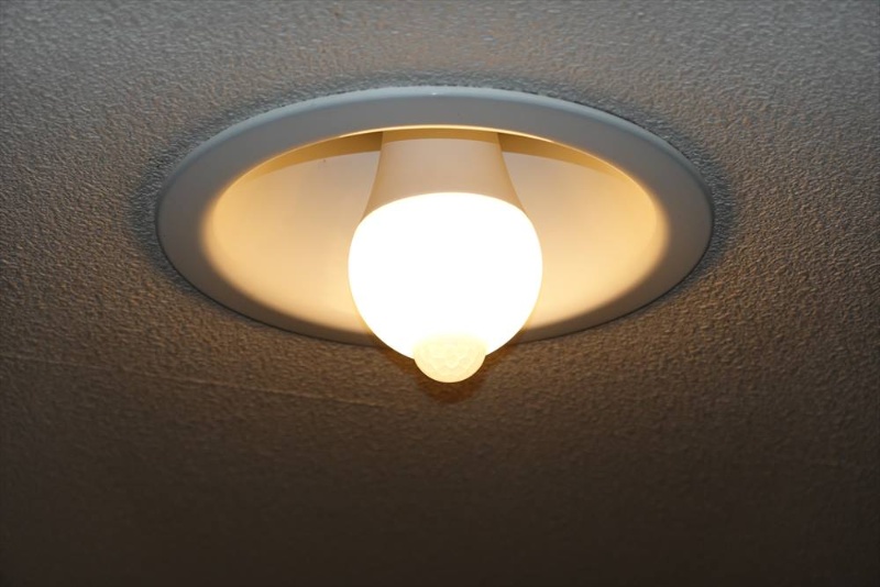 玄関の人感センサー付きled電球から家電を操作 自宅はどれだけ快適になるか 日経クロステック Xtech 玄関の人感センサー付きled電球から家電を操作 自宅はどれだけ快適になるか 日経クロステック Xtech