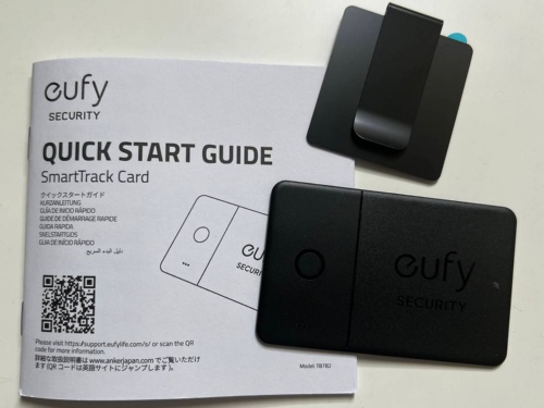 Eufy Security SmartTrack Cardには本体の他に説明書と専用クリップが付属する