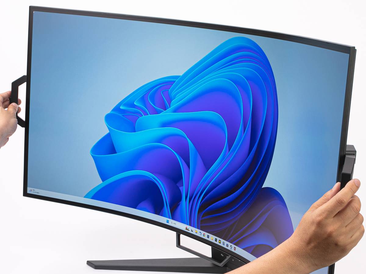 変形するディスプレー「XENEON FLEX 45WQHD240」、画面の湾曲を