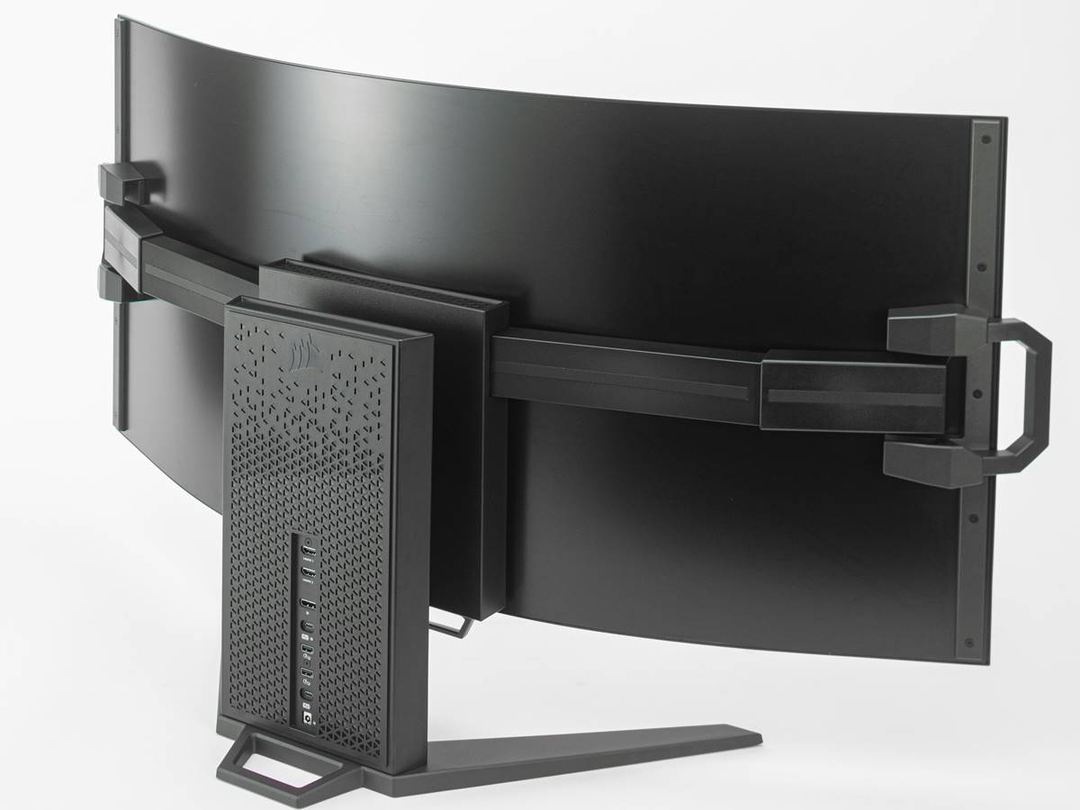 変形するディスプレー「XENEON FLEX 45WQHD240」、画面の湾曲を自分で