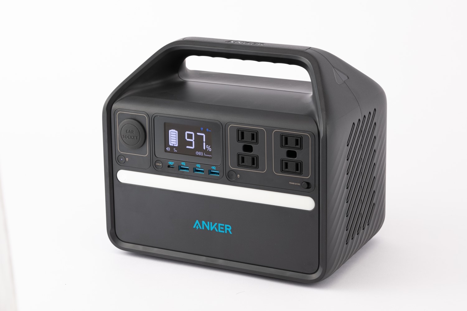 「Anker 535 Portable Power Station（PowerHouse 512Wh）」は大容量のバッテリーを搭載しており、コンセントやUSBによる給電や充電ができる。アンカー・ジャパンの公式オンラインショップの販売価格は5万9800円（税込み） （写真はスタジオキャスパー、以下同）