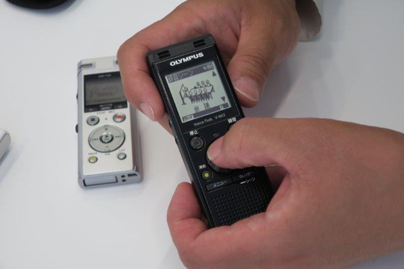 Icレコーダーの 定位置 はどこ プロが教える大会議の録音テク 日経クロステック Xtech Icレコーダーの 定位置 はどこ プロが教える大会議の録音テク 日経クロステック Xtech